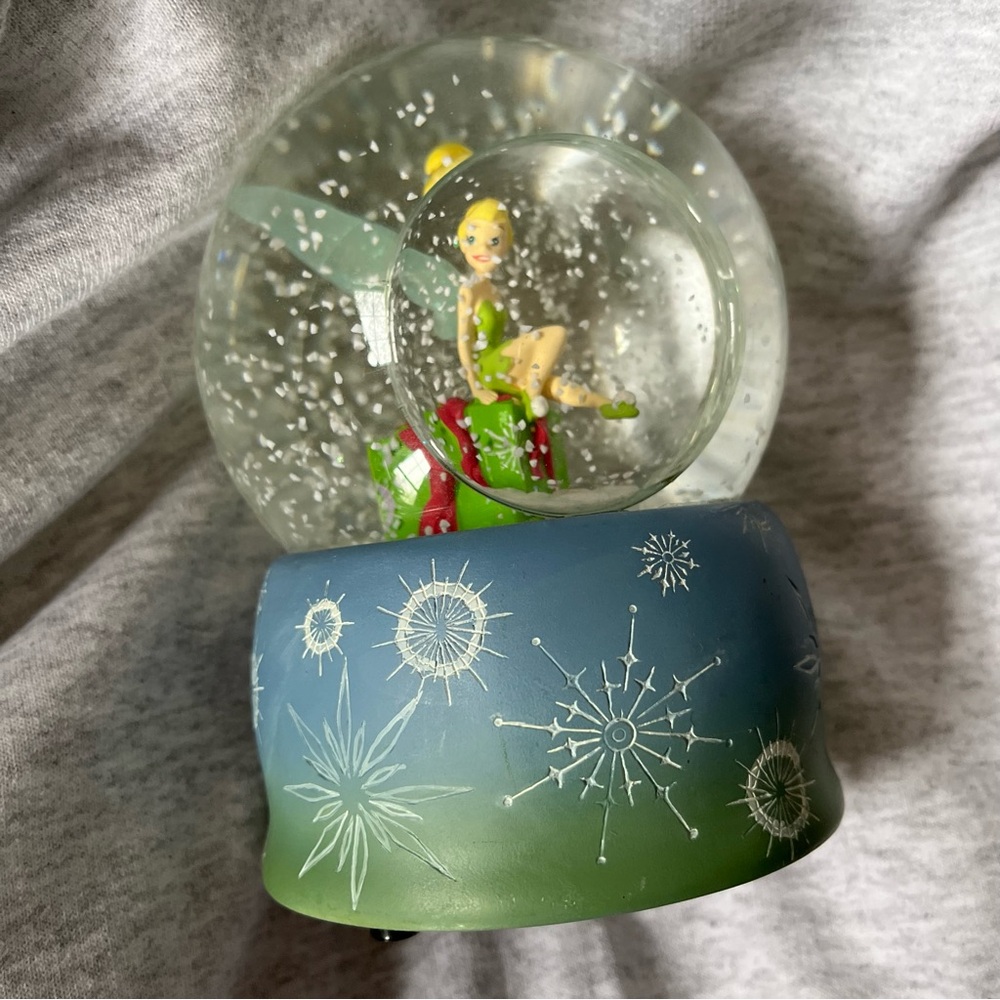 Disney holiday Tinkerbell Snow Globe